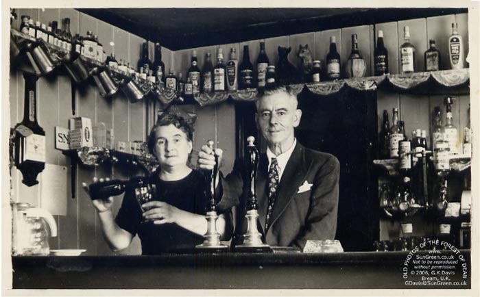 image: Bar at the New Inn Bream