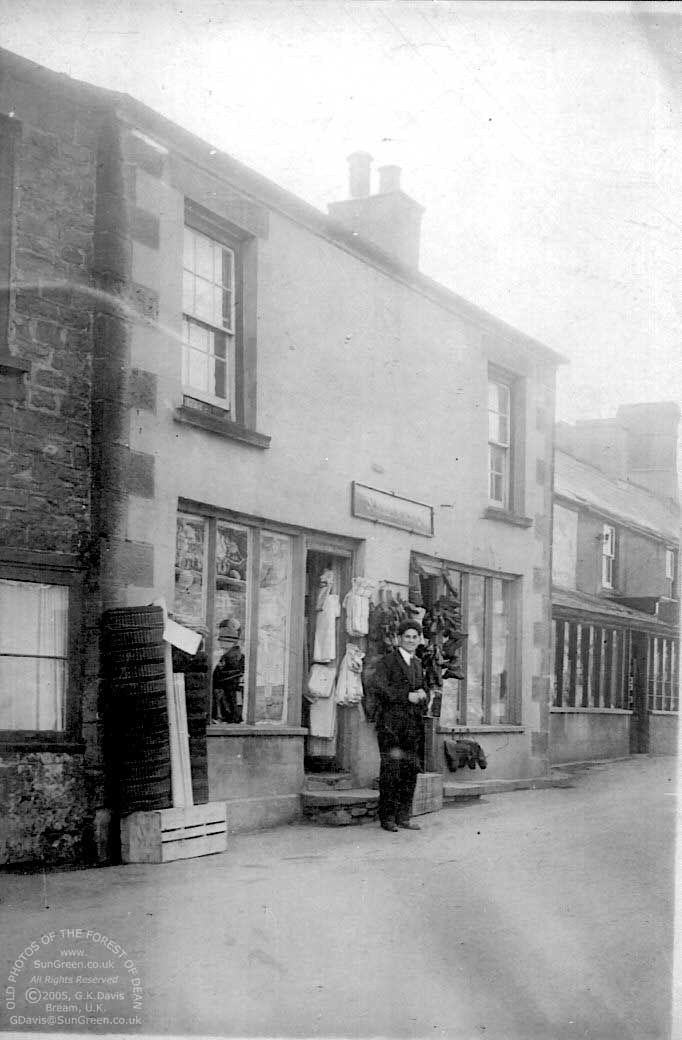 Image: Schlosberg Shop, Bream High St, 1928 (57k)