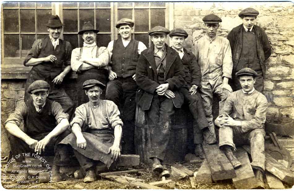 Image: Princess Royal Colliery, Fitters and Blacksmiths, 1919 (66k)