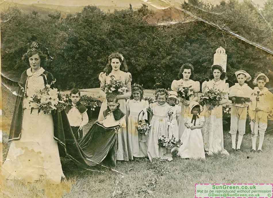 A photo pf a family group in a field