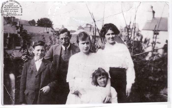 image the Rickets family at 16 Newland St, Coleford