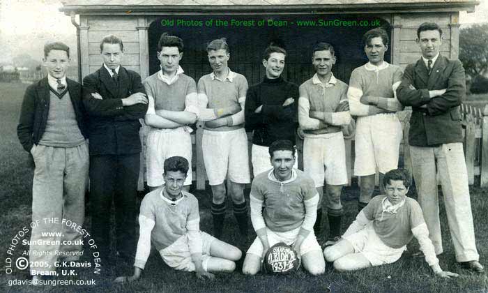 Image:  Coleford Albion F.C. 1932 (47k)