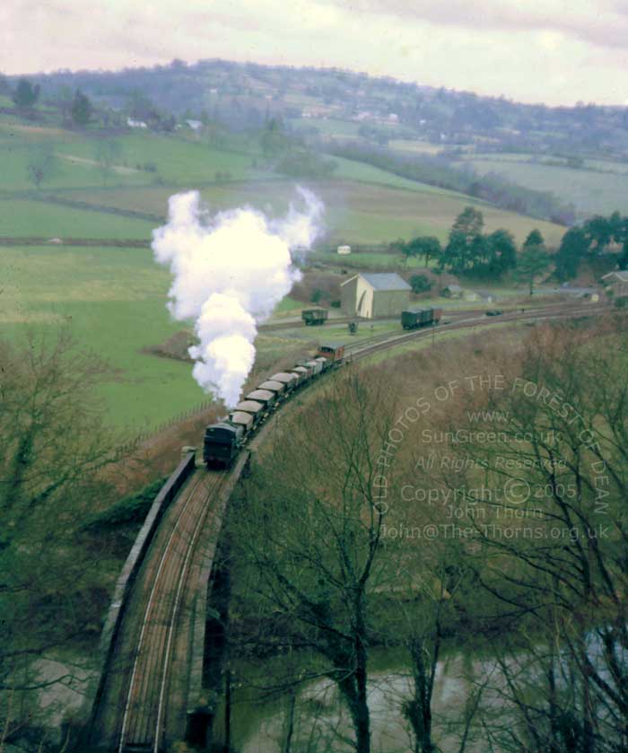 Image: a goods train near Tintern (53k)