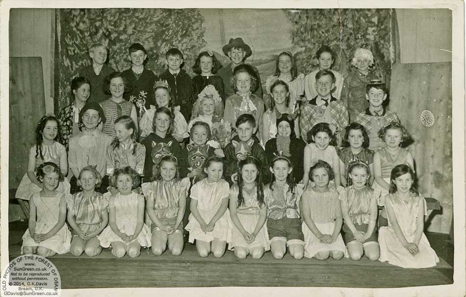 Ellwood schoolchildren c 1950