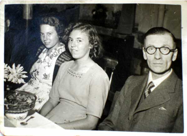 The Jones family at Fetter Hill between Parkend and Coleford