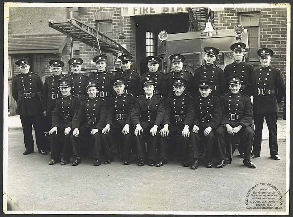 Image: Lydney Fire brigade, Victoia Street, Lydney, 1940 (68k)