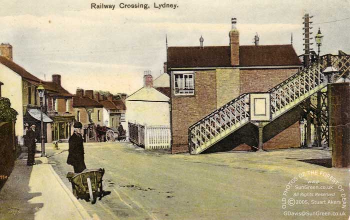 Image: Lydney - Hill Street crossing (47k)