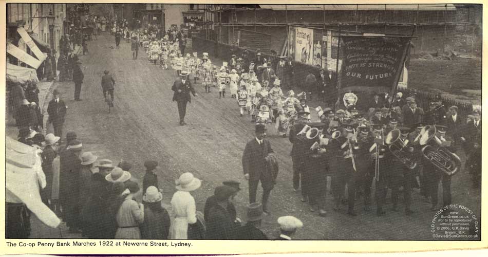 Image : Newerne St, Lydney 1922 (61k)