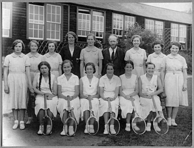 Iamge: LGS Girls tennis 1935 (63k)