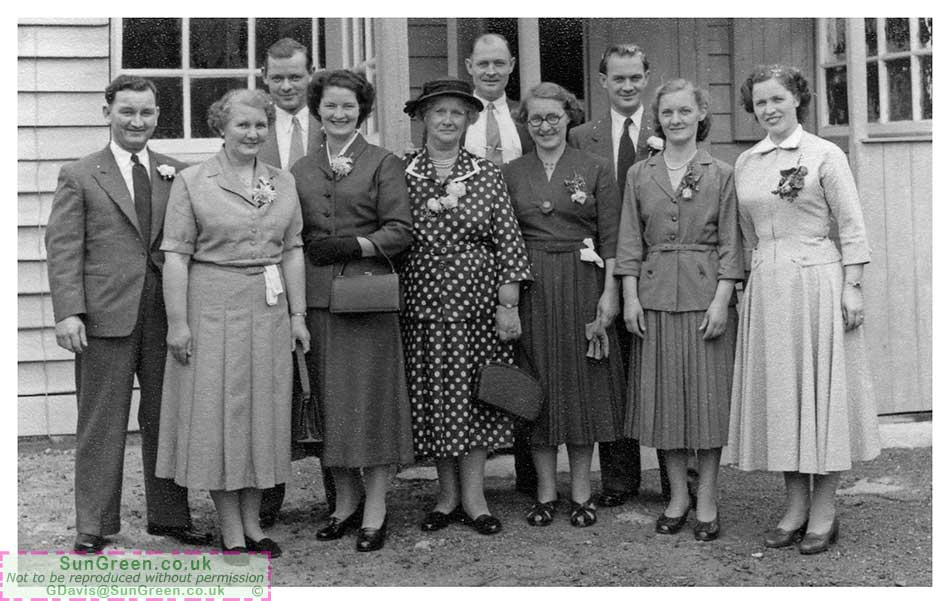 A photo of the 9 Kear siblings of Pillowell/Yorkley