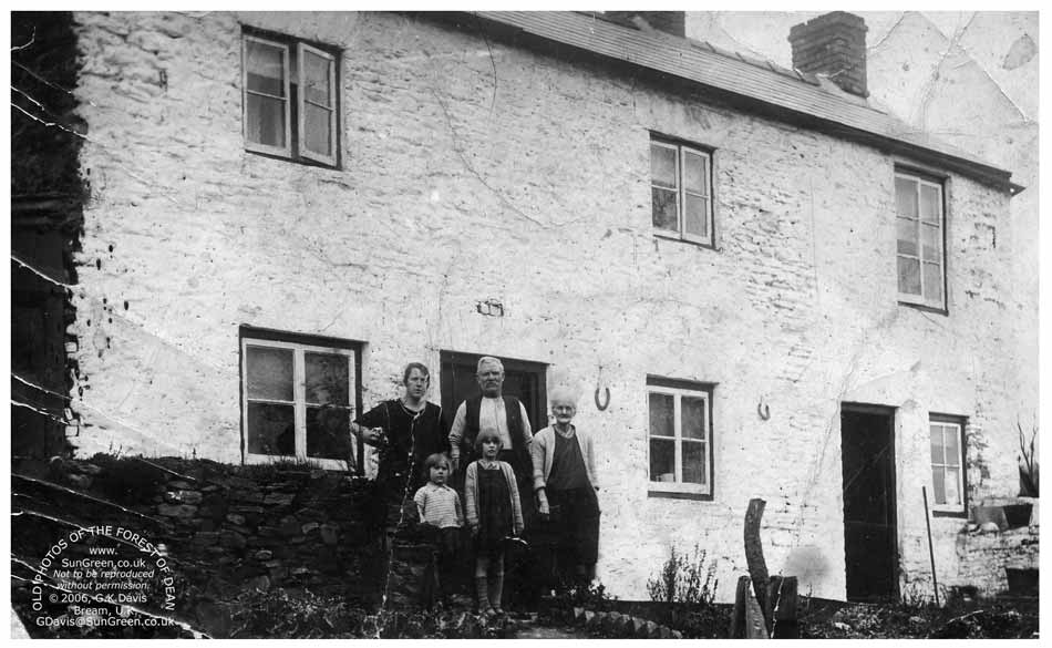 image: upper road Pillowell (65k)