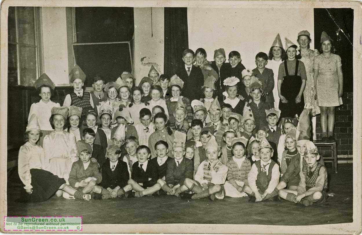 A photo of pupils at Yorkley school in 1952
