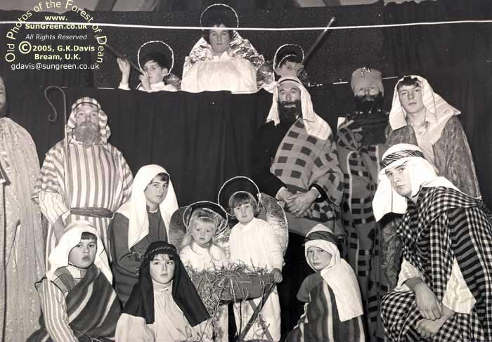 Nativity Scene in Bream Church (48k)