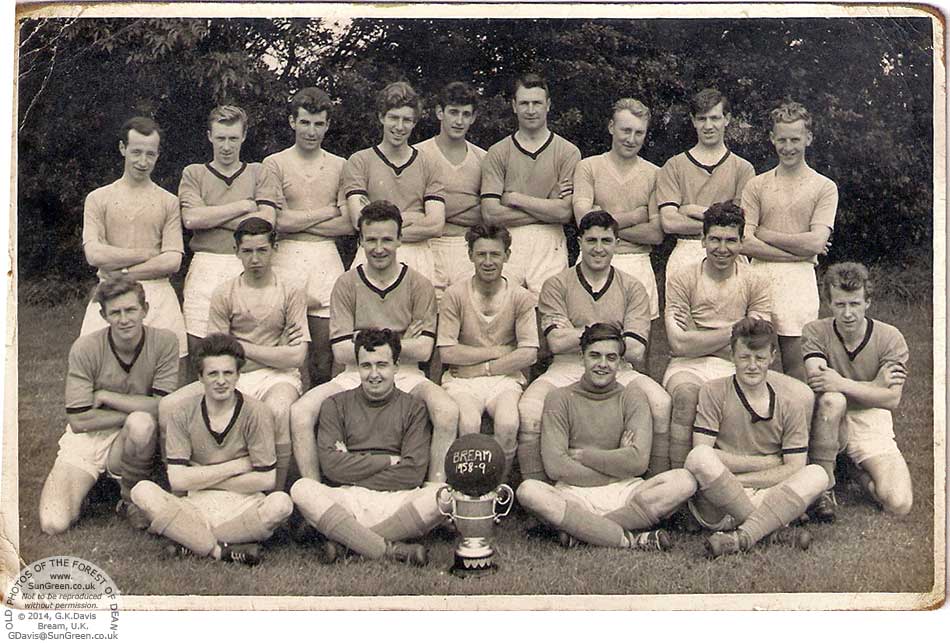 A photo of Bream Amatuers football team taken in 1959.