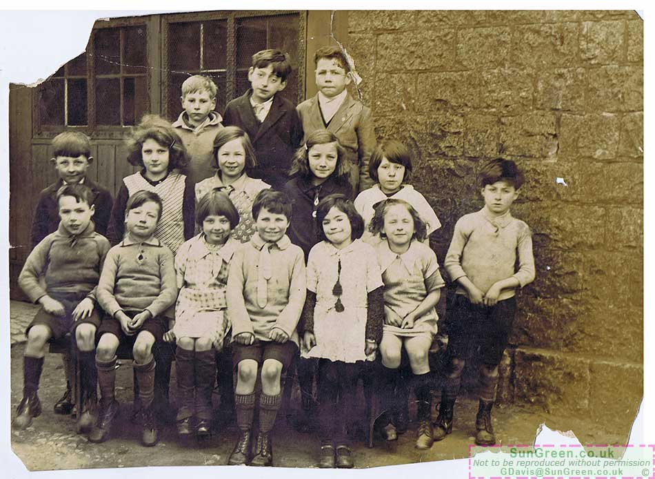 A photo of pupils at the Scowles scholl near Colefor around 1913