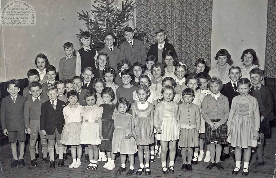 A photo of Albany Engineering employees children at a christmas party