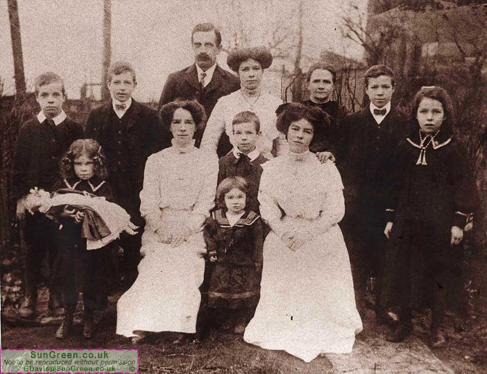 A photo of the Howells family of Lydney in 1909