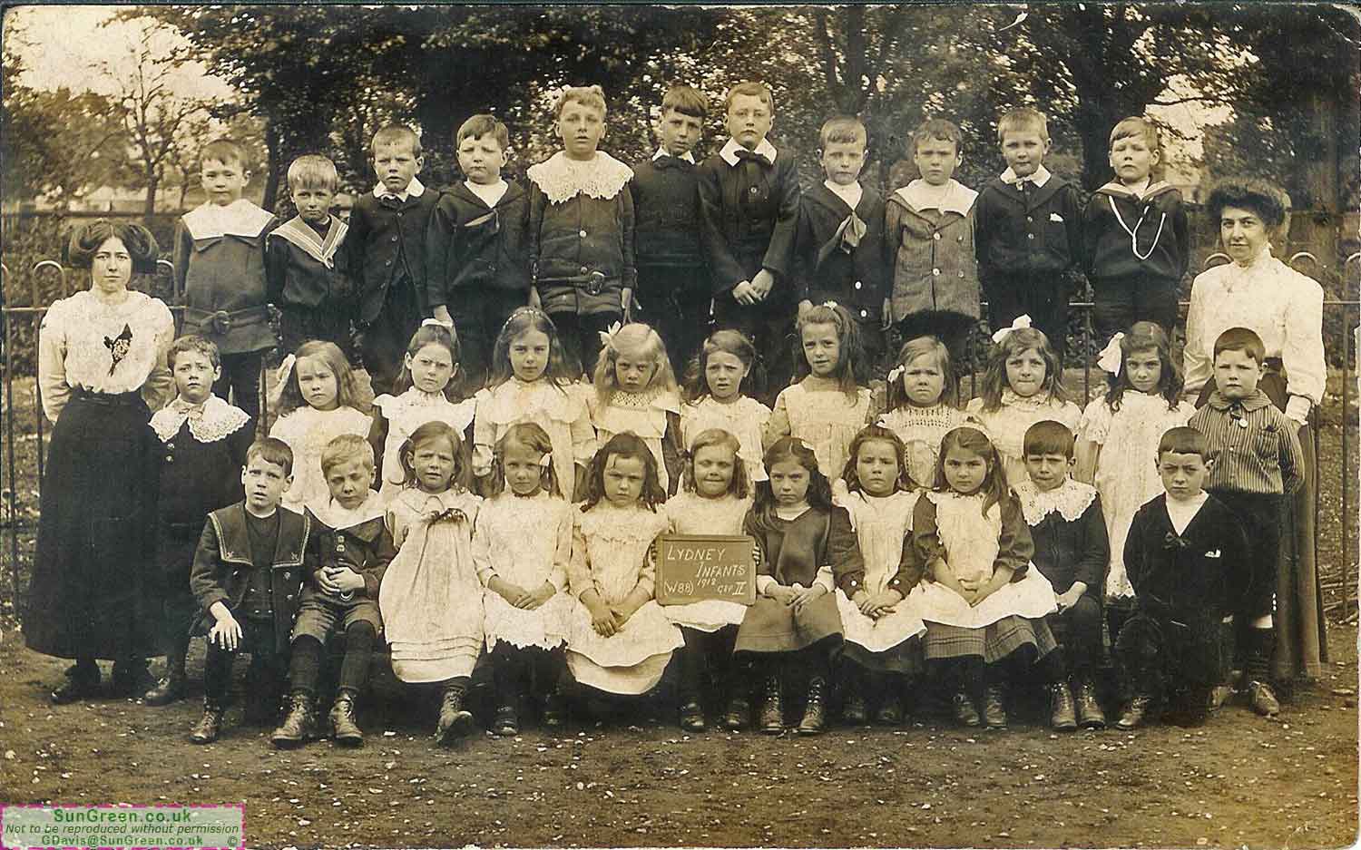 A photo of pupils of Lydney school in 1912